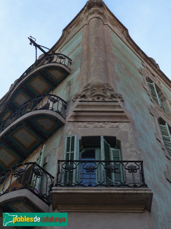 Barcelona - Casa Vidal. Detall cantonada (Foto: Graciel·la Vidal, 2017) Barcelona - Casa Vidal. Detall cantonada