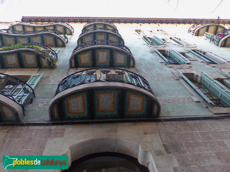 Barcelona - Casa Vidal. Sotabalcons façana Pons i Gallarza (Foto: Graciel·la Vidal, 2017) Barcelona - Casa Vidal. Sotabalcons façana Pons i Gallarza