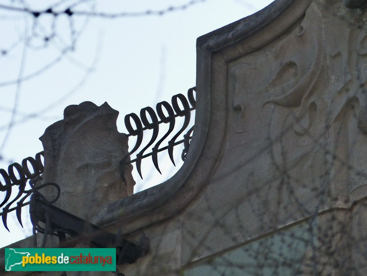 Barcelona - Casa Vidal. Barana últim pis (Foto: Graciel·la Vidal, 2017) Barcelona - Casa Vidal. Barana últim pis