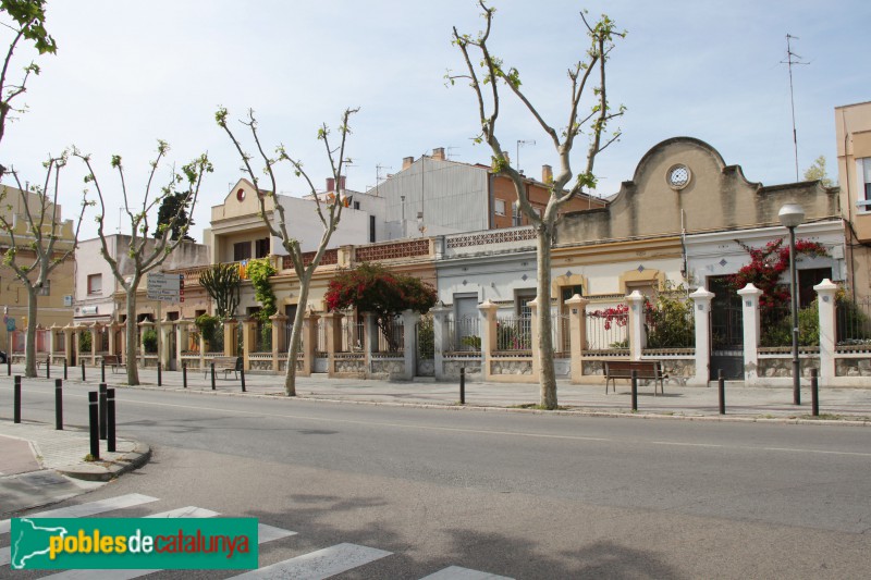 Vilanova i la Geltrú - Cases de la Cooperativa Palacio del Obrero (Foto: Albert Esteves, 2017) Vilanova i la Geltrú - Cases de la Cooperativa Palacio del Obrero
