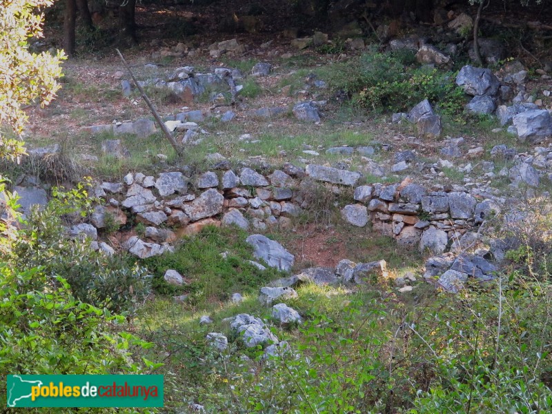 El Brull - Muralles de Montgrós (Foto: <i>Elmoianes</i>, 2011) El Brull - Muralles de Montgrós