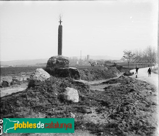 Creu de terme (Foto: Albert Oliveras - Arxiu Fotogràfic Centre Excursionista de Catalunya, 1925) Creu de terme