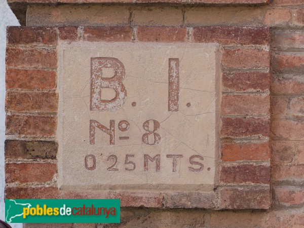 Barcelona - Antiga fàbrica Fabra i Coats. Placa indicadora situació boca d'incendis