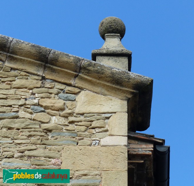 Calldetenes - Església de Nostra Senyora de la Mercè. Detall pinacle (Foto: Graciel·la Vidal, 2017) Calldetenes - Església de Nostra Senyora de la Mercè. Detall pinacle