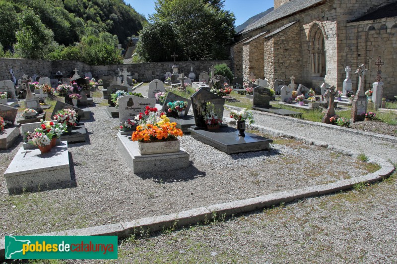 Arties - Església de Santa Maria, cementiri (Foto: Albert Esteves, 2017) Arties - Església de Santa Maria, cementiri