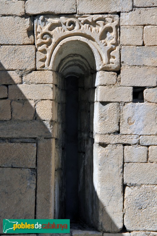 Arties - Església de Santa Maria, finestral romànic (Foto: Albert Esteves, 2017) Arties - Església de Santa Maria, finestral romànic