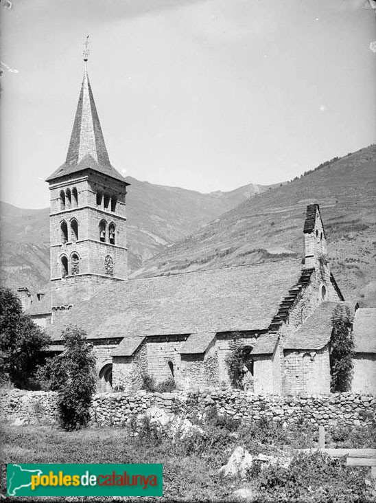Arties - Església de Santa Maria (Foto: Juli Soler -Arxiu C.E.C-, 1907) Arties - Església de Santa Maria