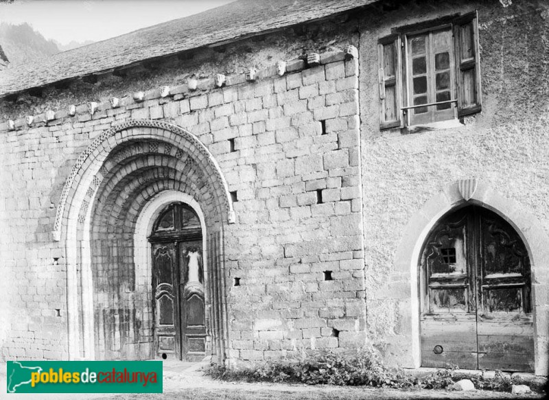 Arties - Església de Santa Maria (Foto: Juli Soler -Arxiu C.E.C-, 1907) Arties - Església de Santa Maria