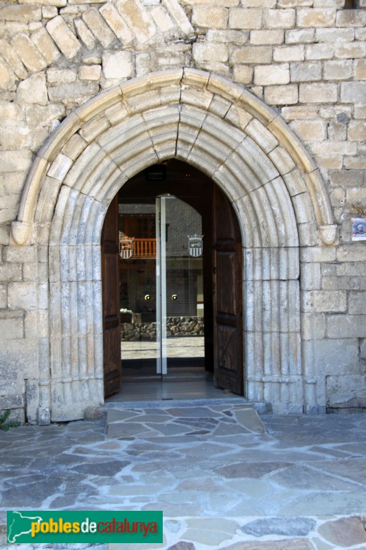 Arties - Església de Sant Joan (Foto: Albert Esteves, 2017) Arties - Església de Sant Joan