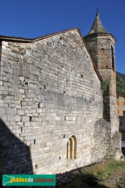 Arties - Església de Sant Joan (Foto: Albert Esteves, 2017) Arties - Església de Sant Joan