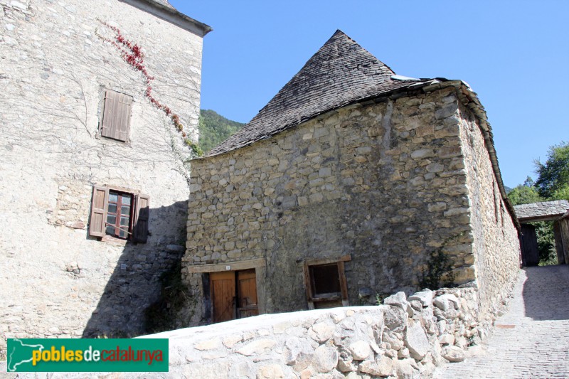 Arties - Casa tradicional de la plaça Sapujò (Foto: Albert Esteves, 2017) Arties - Casa tradicional de la plaça Sapujò