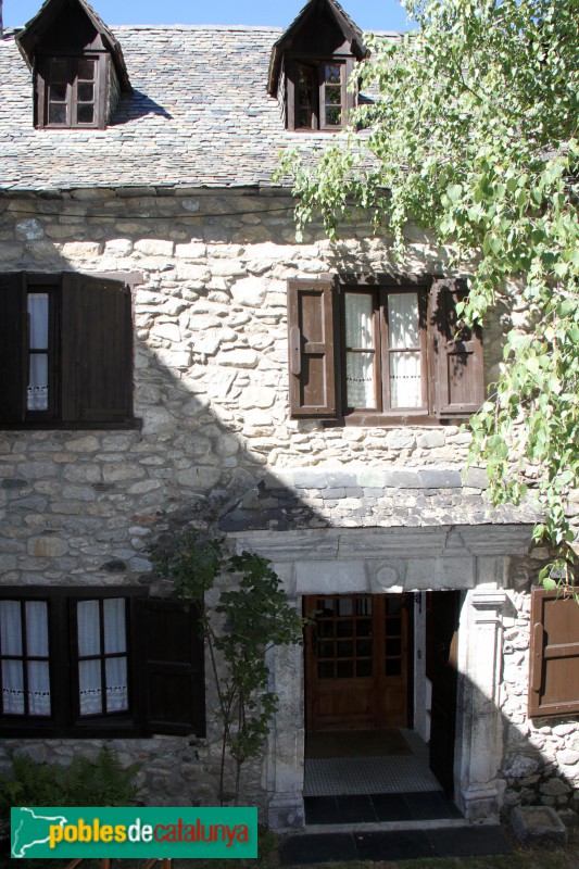 Arties - Casa del segle XIX (Foto: Albert Esteves, 2017) Arties - Casa del segle XIX