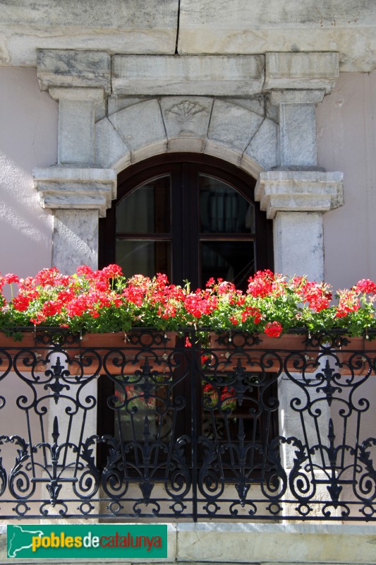 Arties - Casa del segle XIX (Foto: Albert Esteves, 2017) Arties - Casa del segle XIX