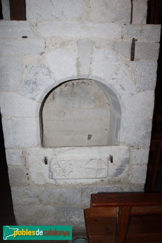 Salardú - Sant Andreu, fornícula amb elements esculpits (Foto: Albert Esteves, 2017) Salardú - Sant Andreu, fornícula amb elements esculpits