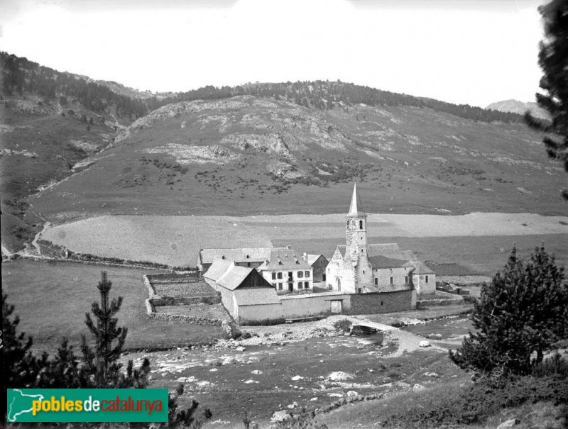 Santuari de Montgarri (Foto: Lluís Marià Vidal -Arxiu C.E.C.-, 1889) Santuari de Montgarri