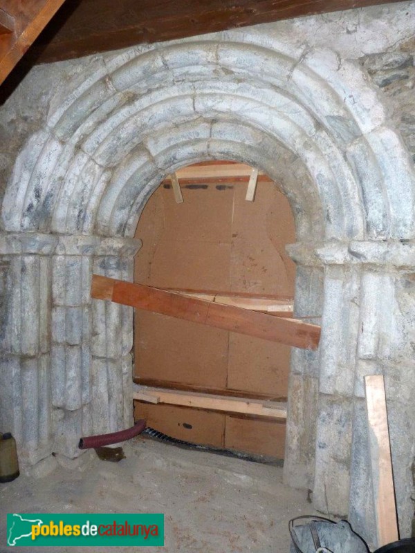 Santuari de Montgarri, portalada romànica (Foto: www.conselharan.org, 2017) Santuari de Montgarri, portalada romànica