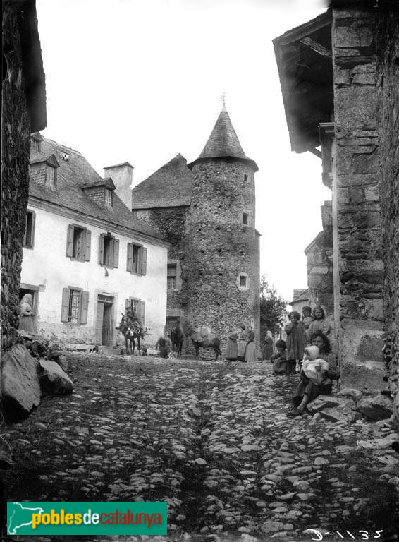 Gessa - Casa Rosa (Foto: Juli Soler -Arxiu C.E.C.-, 1901) Gessa - Casa Rosa