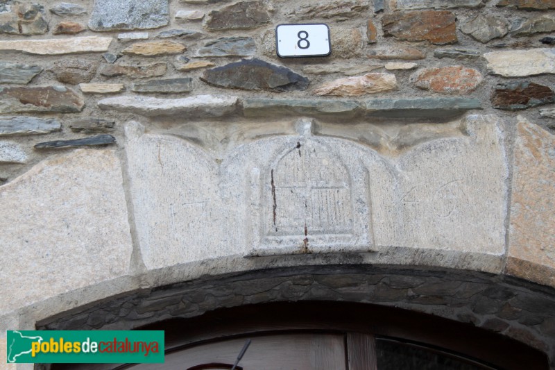 Gessa - Llinda amb escut (Foto: Albert Esteves, 2017) Gessa - Llinda amb escut