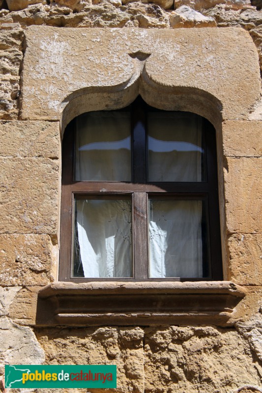 Vulpellac - Carrer Nou, finestra del núm 5 (Foto: Albert Esteves, 2017) Vulpellac - Carrer Nou, finestra del núm 5
