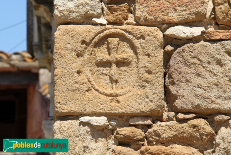 Canapost - Església de Sant Esteve, carreu esculpit (Foto: Albert Esteves, 2017) Canapost - Església de Sant Esteve, carreu esculpit