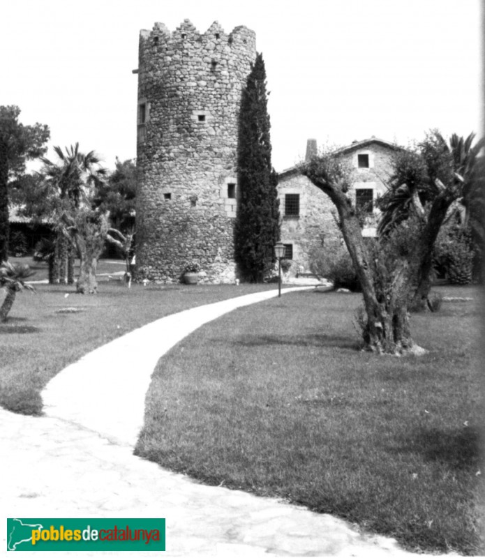 Palafrugell - Torre de Can Vilar (Foto: Pere Catal'a Roca -Invarquit, Gencat.cat-, 1962) Palafrugell - Torre de Can Vilar