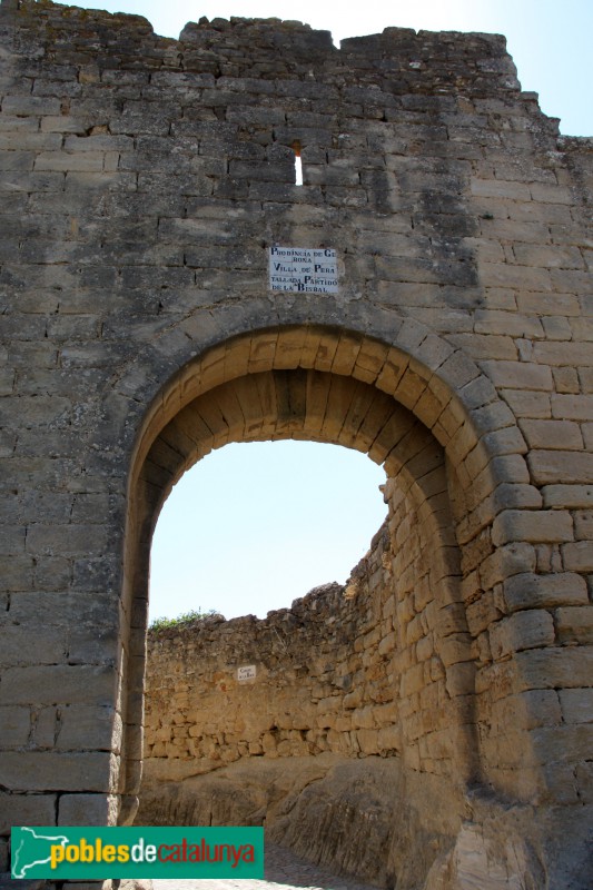 Peratallada - Portal de la Verge (Foto: Albert Esteves, 2017) Peratallada - Portal de la Verge