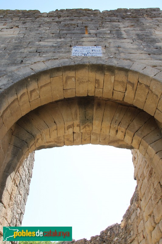 Peratallada - Portal de la Verge (Foto: Albert Esteves, 2017) Peratallada - Portal de la Verge