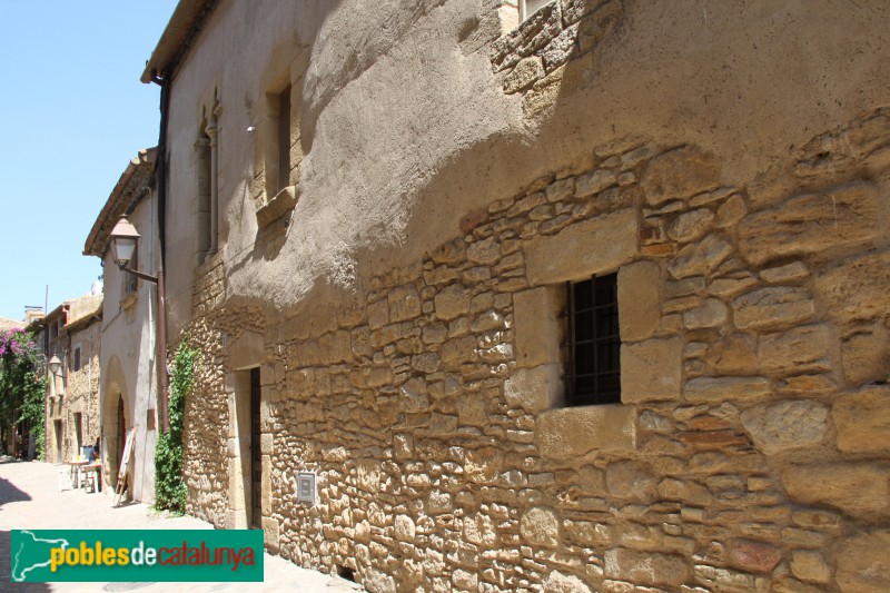 Peratallada - Carrer Major (Foto: Albert Esteves, 2017) Peratallada - Carrer Major