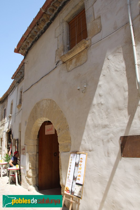 Peratallada - Carrer Major (Foto: Albert Esteves, 2017) Peratallada - Carrer Major