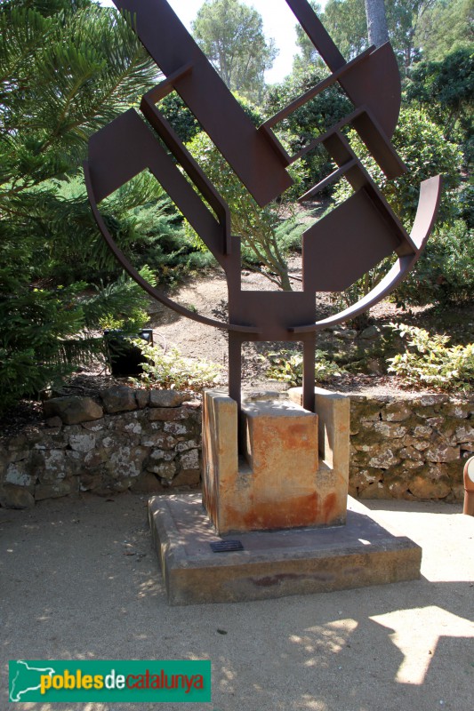 Palafrugell - Cap Roig, Itinerario abierto nº8, de Néstor Basterretxea (Foto: Albert Esteves, 2017) Palafrugell - Cap Roig, Itinerario abierto nº8, de Néstor Basterretxea