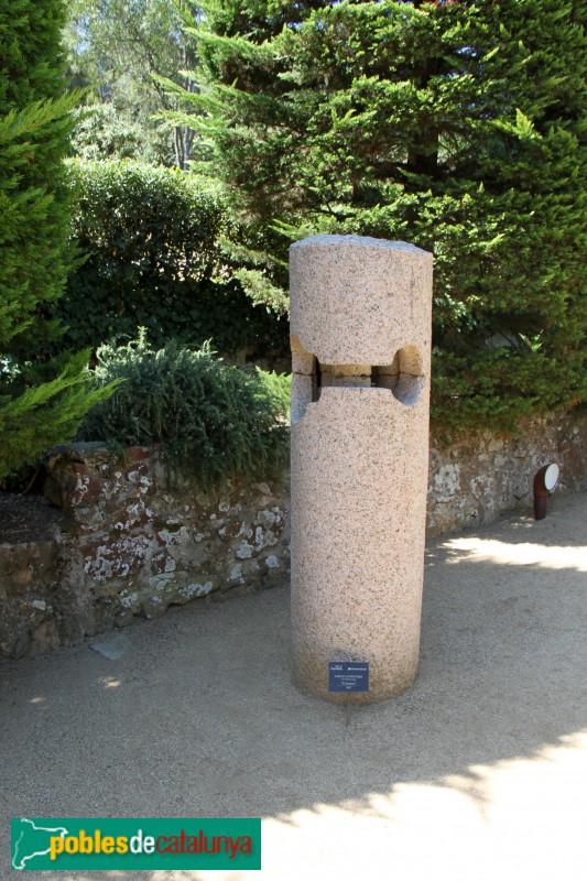 Palafrugell - Cap Roig, Columna, de Carlos Lizariturry (Foto: Albert Esteves, 2017) Palafrugell - Cap Roig, Columna, de Carlos Lizariturry