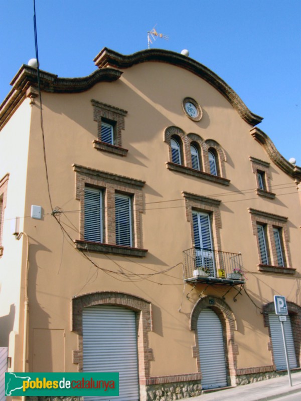 El Papiol - Avinguda Generalitat, 72 (Foto: Albert Esteves, 2006) El Papiol - Avinguda Generalitat, 72