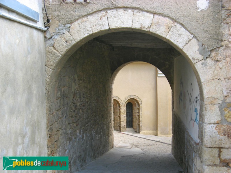 El Papiol - Pas cobert (Foto: Albert Esteves, 2010) El Papiol - Pas cobert