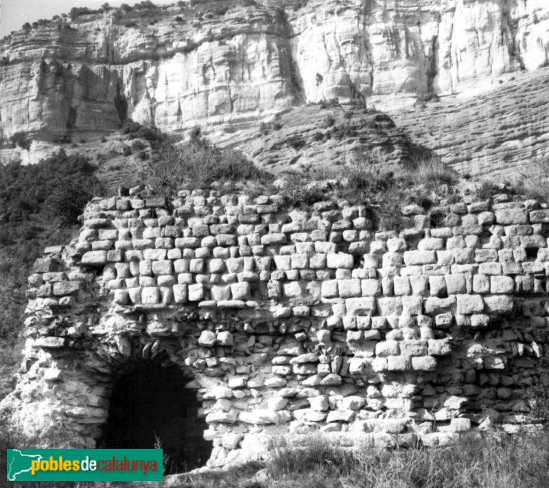 Vilanova de Sau - Domus del Pi (Foto: <i>Pere Català -Invarquit, Gencat.cat-</i>, 1965) Vilanova de Sau - Domus del Pi