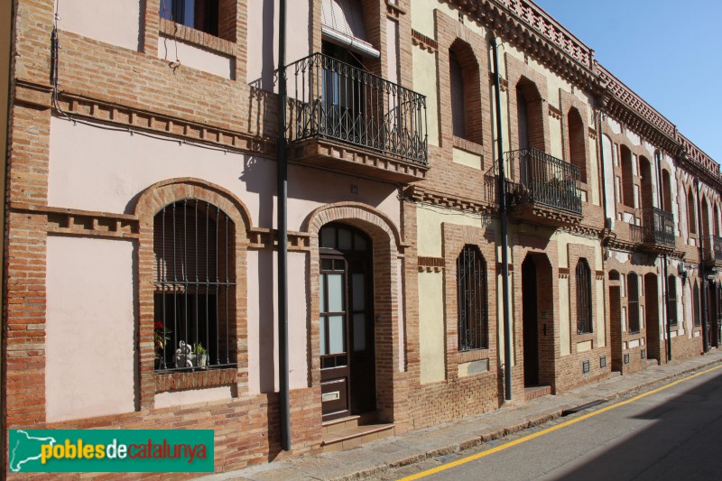 Colònia Güell - Carrer Reixac (Foto: Albert Esteves, 2018) Colònia Güell - Carrer Reixac