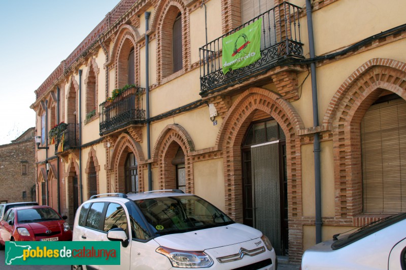 Colònia Güell - Carrer Reixac (Foto: Albert Esteves, 2018) Colònia Güell - Carrer Reixac