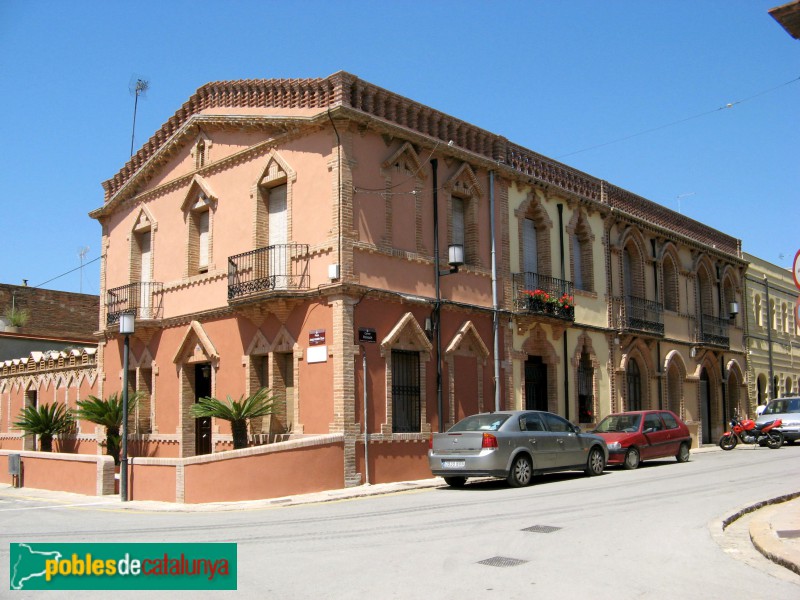 Colònia Güell - Carrer Reixac (Foto: Albert Esteves, 2008) Colònia Güell - Carrer Reixac