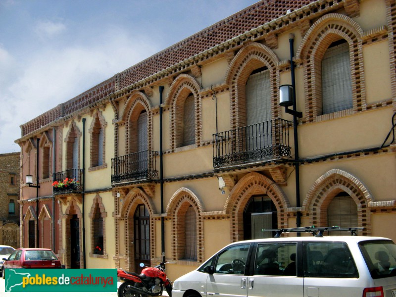 Colònia Güell - Carrer Reixac (Foto: Albert Esteves, 2008) Colònia Güell - Carrer Reixac