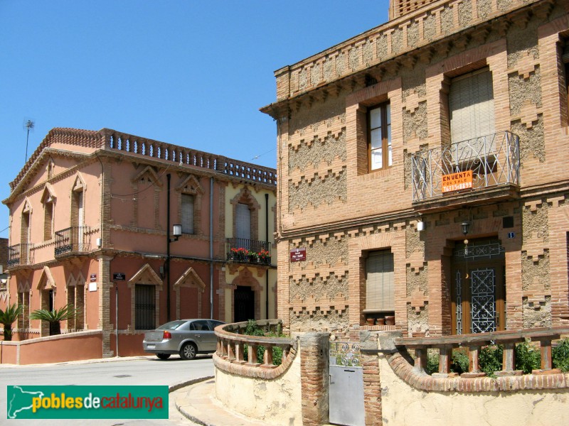 Colònia Güell - Carrer Reixac (Foto: Albert Esteves, 2008) Colònia Güell - Carrer Reixac