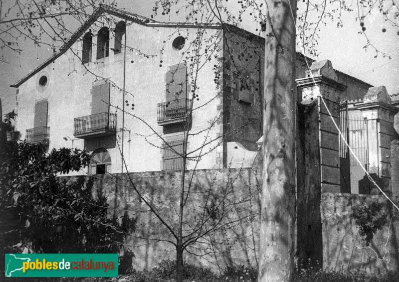 Santa Coloma de Cervelló - Ca n'Isbert (Foto: <i>Antoni Gallardo -Arxiu Fotogràfic Centre Excursionista de Catalunya</i>, 1926) Santa Coloma de Cervelló - Ca n'Isbert
