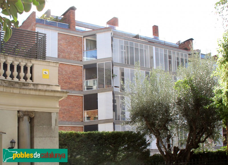 Barcelona - Johann Sebastian Bach, 7, façana posterior (Foto: Albert Esteves, 2018) Barcelona - Johann Sebastian Bach, 7, façana posterior