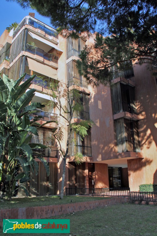 Barcelona - Blocs residencials Freixa-Raset (Foto: Albert Esteves, 2018) Barcelona - Blocs residencials Freixa-Raset