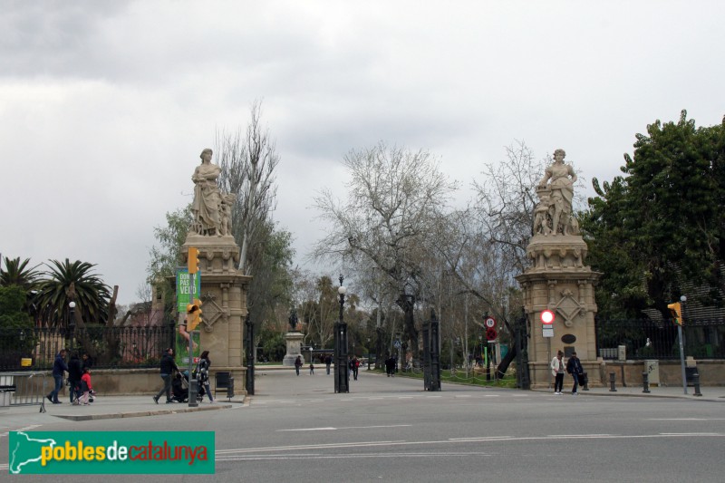 Barcelona - Parc de la Ciutadella - Porta del passeig Picasso (Foto: Albert Esteves, 2018) Barcelona - Parc de la Ciutadella - Porta del passeig Picasso