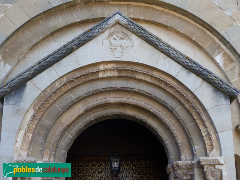 Folgueroles - Església de Santa Maria. Detall porta (Foto: Graciel·la Vidal, 2017) Folgueroles - Església de Santa Maria. Detall porta