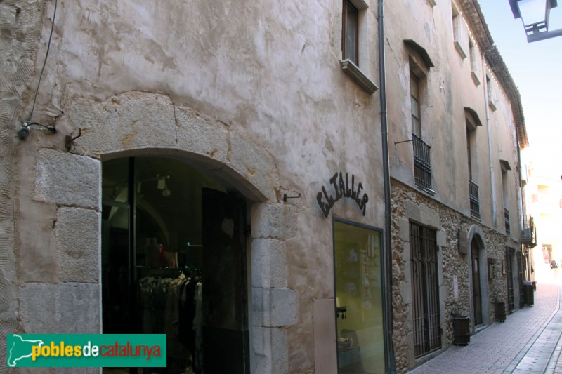 Begur - Casa Pere Cortada, al fons (Foto: Albert Esteves, 2018) Begur - Casa Pere Cortada, al fons