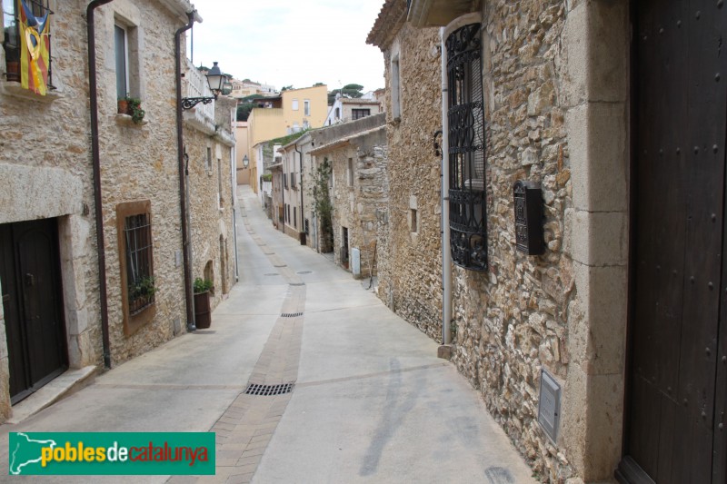 Begur - Carrer de Sant Antoni (Foto: Albert Esteves, 2018) Begur - Carrer de Sant Antoni