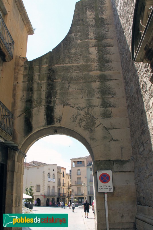 Tàrrega - Arc de pas de la plaça Major