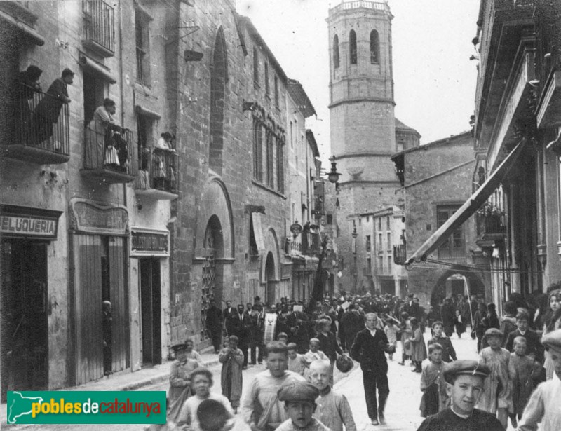 Tàrrega - Carrer del Carme (Foto: Antoni Gallardo -Arxiu fotogràfic C.E.C.-, 1914) Tàrrega - Carrer del Carme