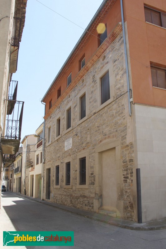 Anglesola - Antiga Escola de la Santa Creu (Foto: Albert Esteves, 2018) Anglesola - Antiga Escola de la Santa Creu