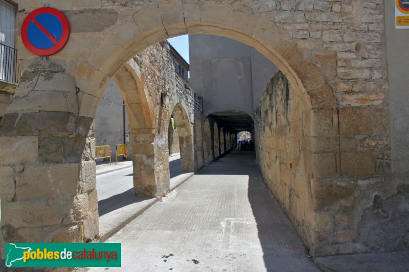 Anglesola - Porxos del carrer Major (Foto: Albert Esteves, 2018) Anglesola - Porxos del carrer Major